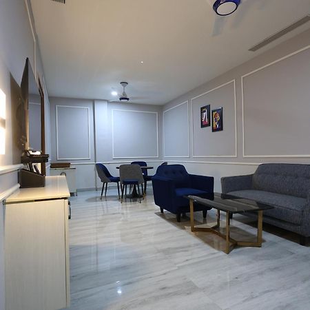 The Oaks Elite Hotel กุลบาร์กา ภายนอก รูปภาพ